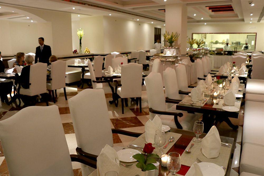 Hotel Clarks Varanasi Limited Екстер'єр фото