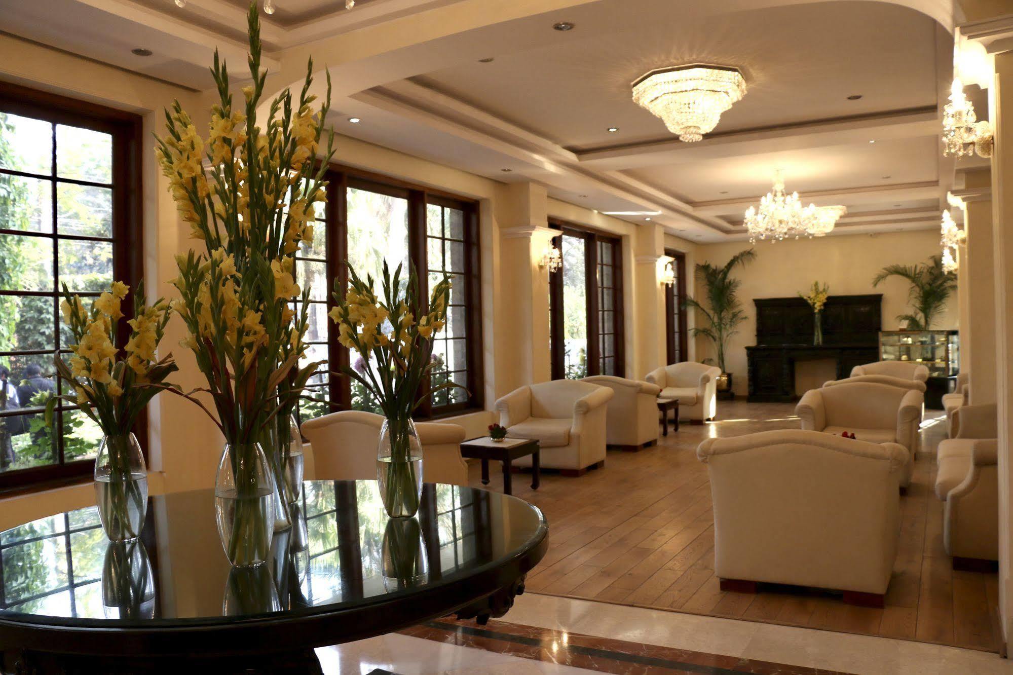 Hotel Clarks Varanasi Limited Екстер'єр фото