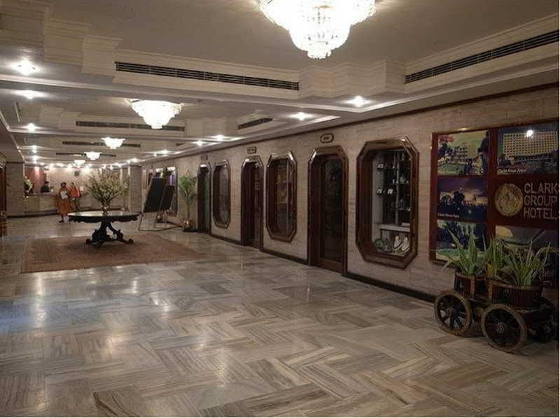 Hotel Clarks Varanasi Limited Екстер'єр фото