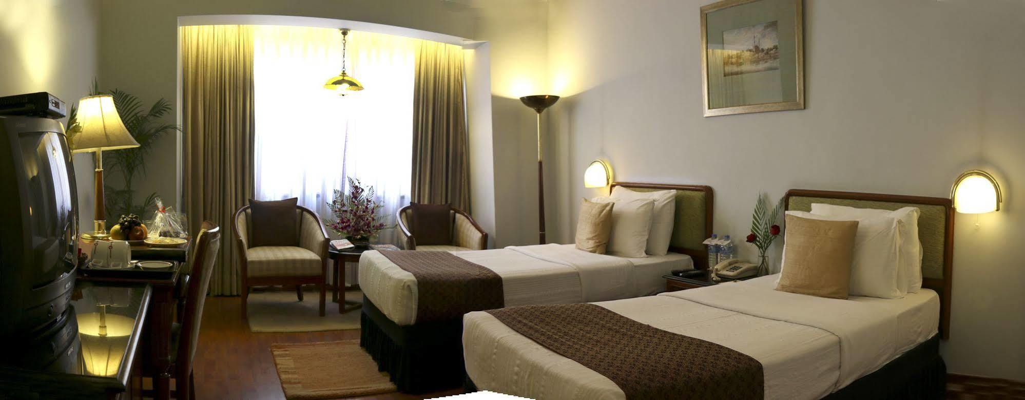 Hotel Clarks Varanasi Limited Екстер'єр фото