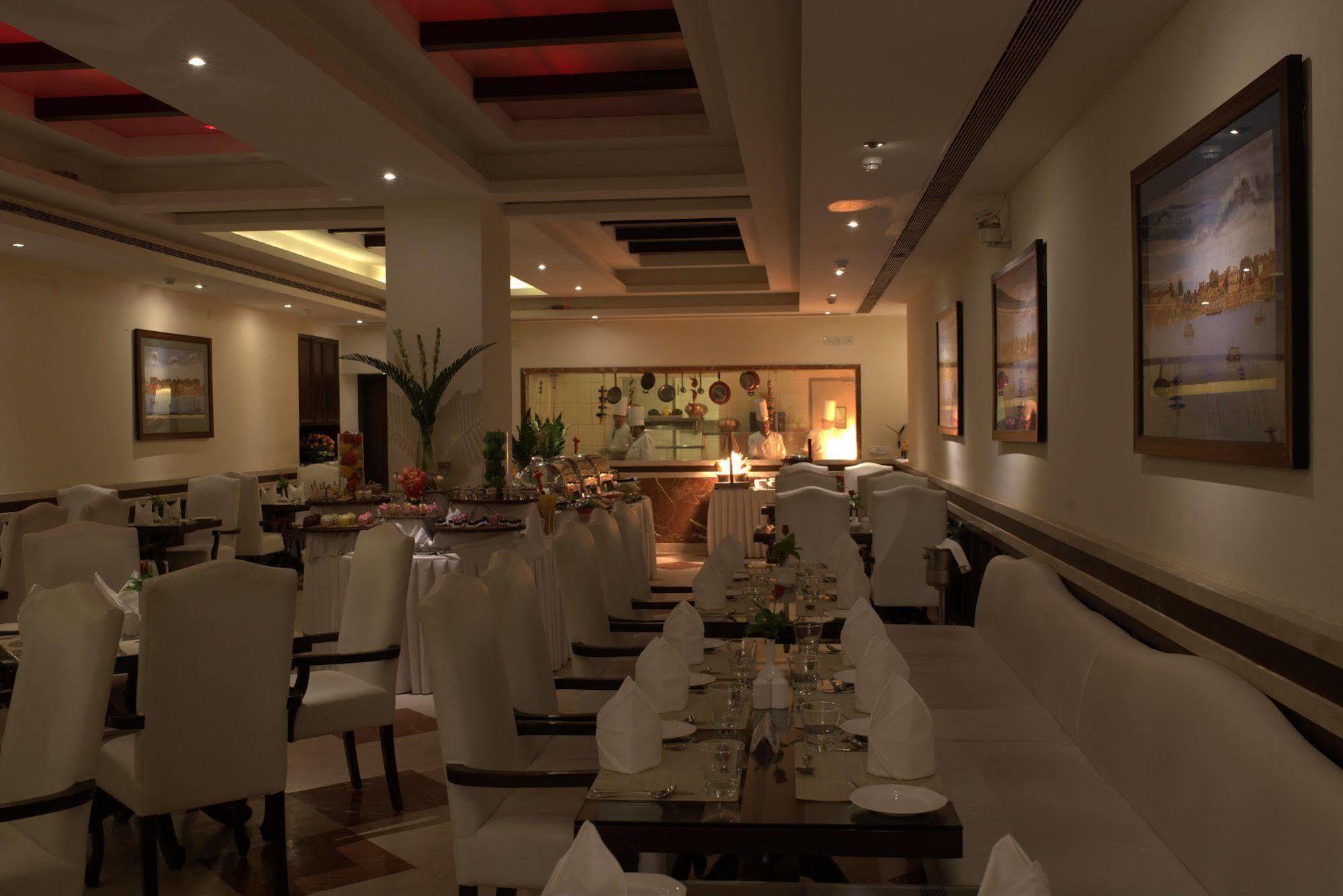 Hotel Clarks Varanasi Limited Екстер'єр фото