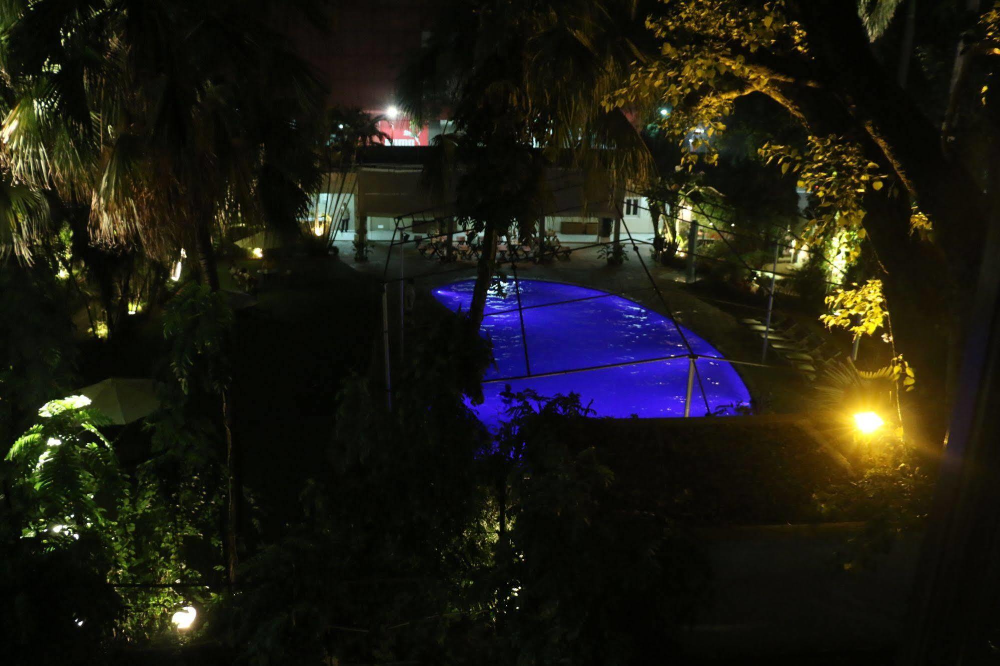Hotel Clarks Varanasi Limited Екстер'єр фото