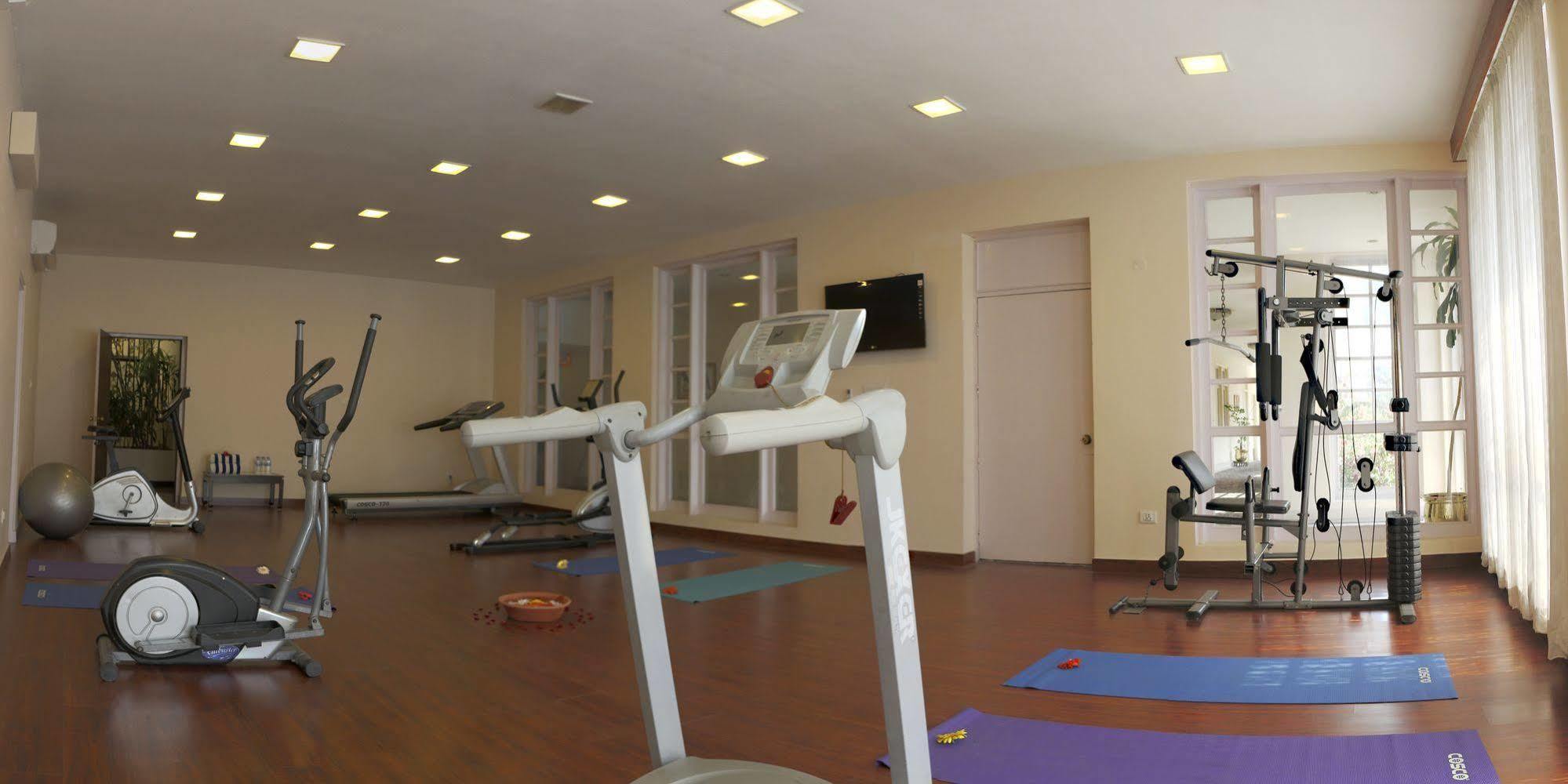 Hotel Clarks Varanasi Limited Екстер'єр фото